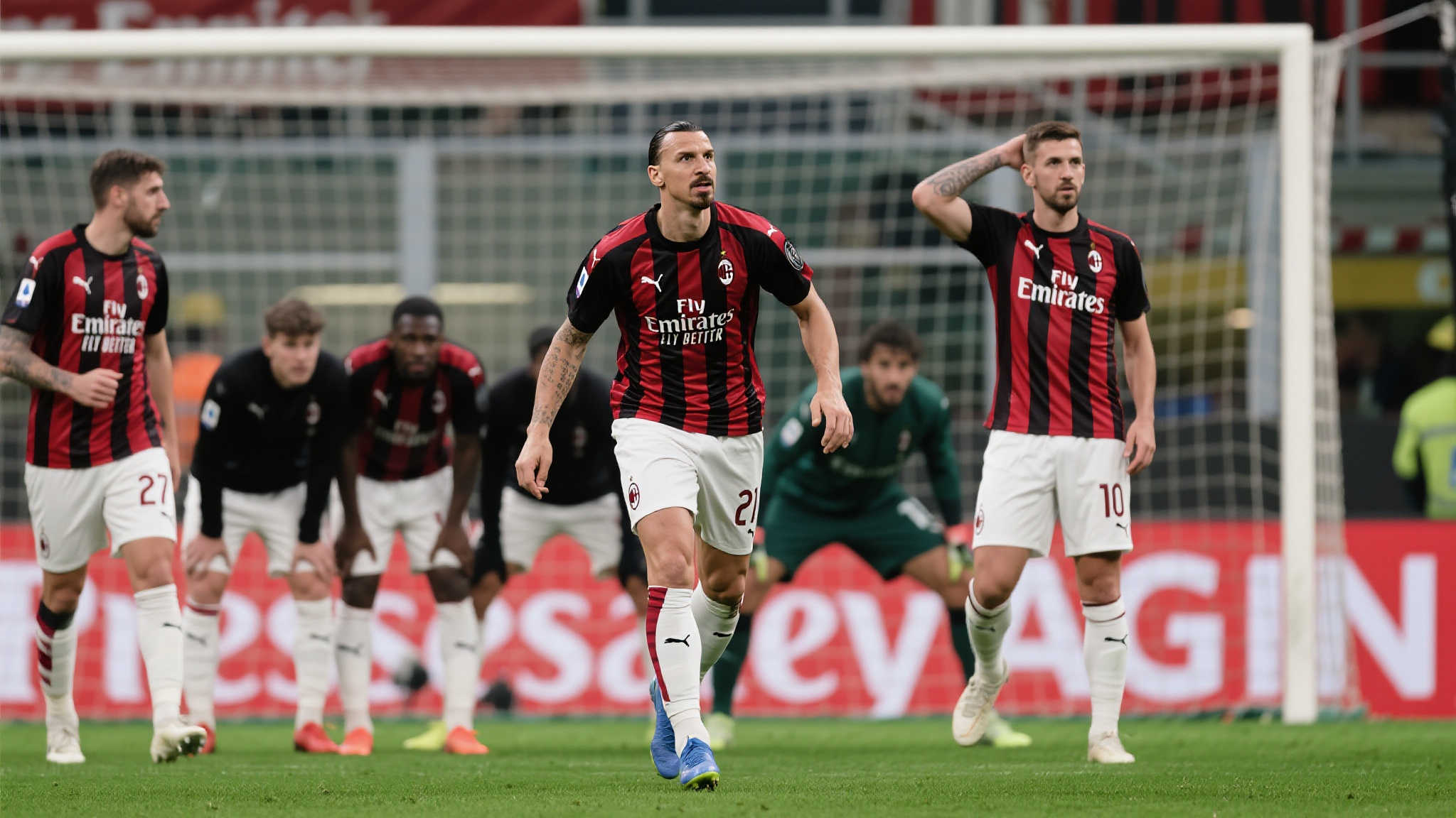 当然，如若把矛头完全瞄准某一人的确欠缺公允性！毕竟